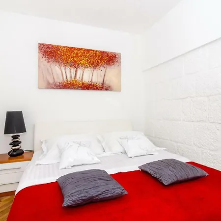 Apartman Leona *