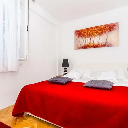 شقة Leona